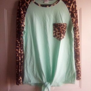 Women's Long Sleeve Shirt ,Mint Green With Leopard Sleeves & Pocket  2X ( New)